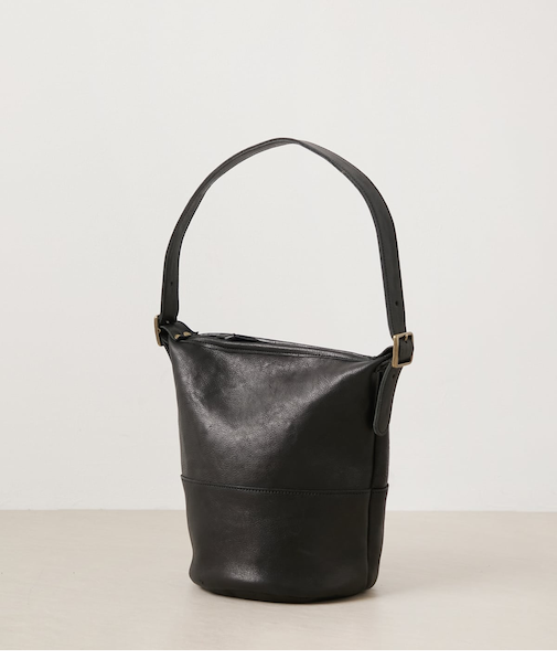 バケツ型レザーバッグ
