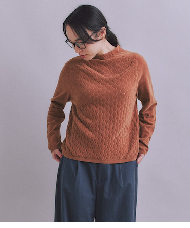 【ウォッシャブル】Creamy Cotton 木の葉柄ボトルネックニット