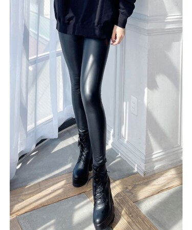 RAISED BACK フェイクレザーレギンス