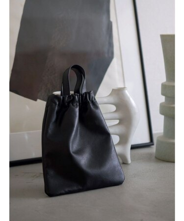 スクエアショルダーレザーバッグ