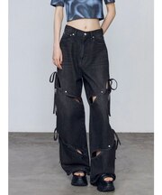 カットアウトルーズジーンズ