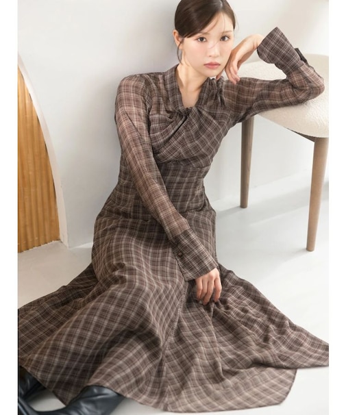 ツイストネックロングスリーブワンピース