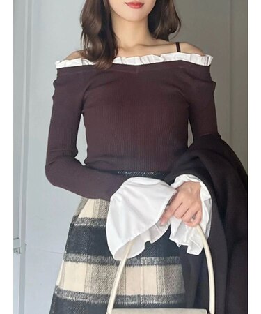 異素材フリルオフショルリブニット