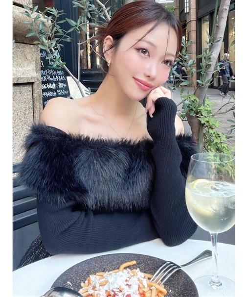 フェイクファーオフショルニットトップス