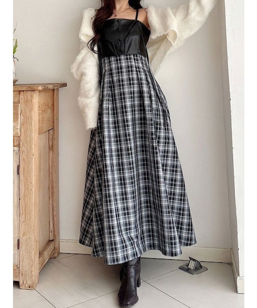 フェイクレザービスチェドッキングキャミワンピース