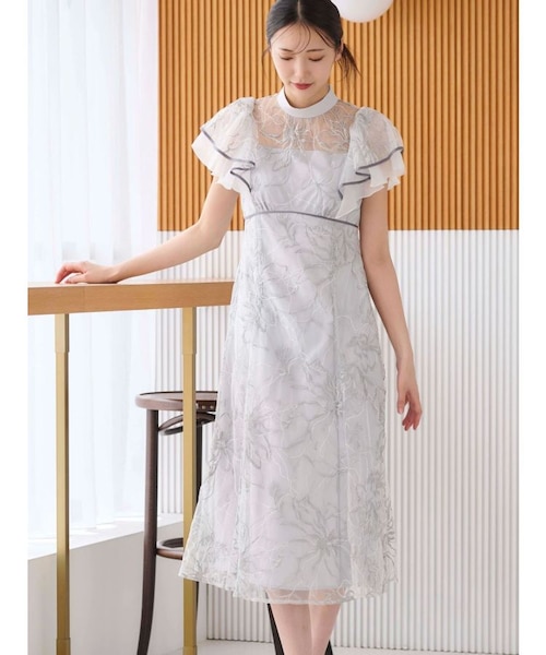 美品✨マイラン　ボリュームスリーブエンブロイダリーワンピース　ピンクベージュ エンブロイダリーラッフルワンピース｜マークスタイラーアウトレットの