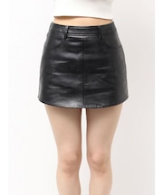 フェイクレザースカートライクショートパンツ