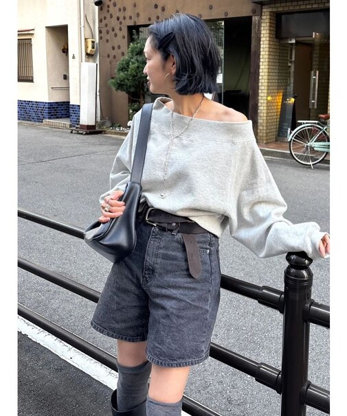 オフショルスウェット