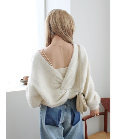 バックオープンデザインニット