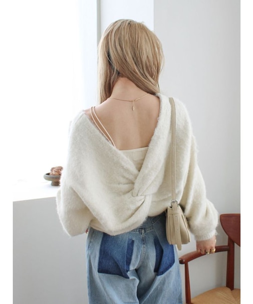 バックオープンデザインニット