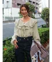 フリルデザインブラウス