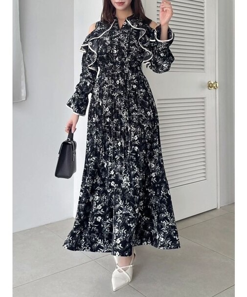 オープンショルダーフラワープリーツワンピース