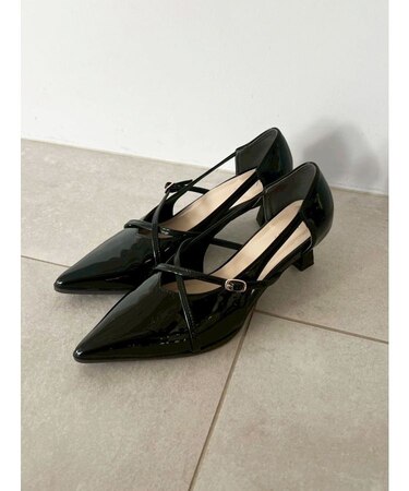 クロスベルトパンプス