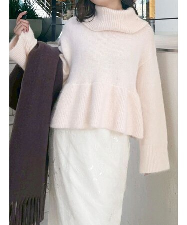 【WEB限定カラーあり】オフタートルペプラムニット