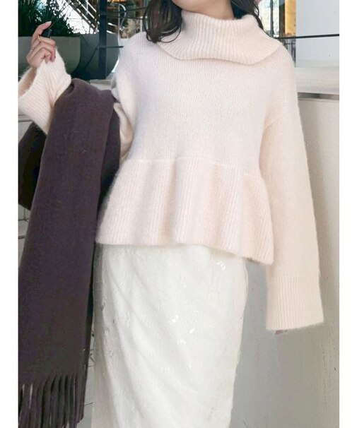 【WEB限定カラーあり】オフタートルペプラムニット