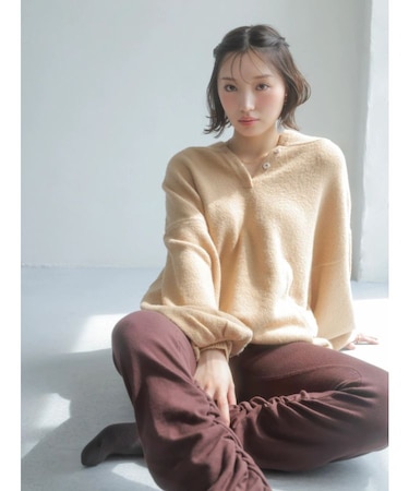 【吉田朱里】リラックスニットフーディ