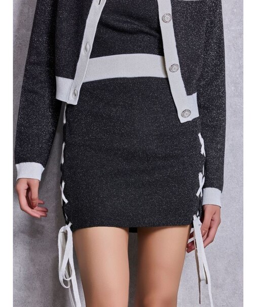 フロントレースアップラメニットスカートライクショートパンツ