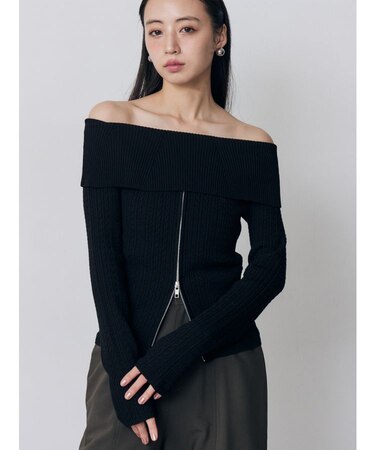 オフショルダーケーブルニット