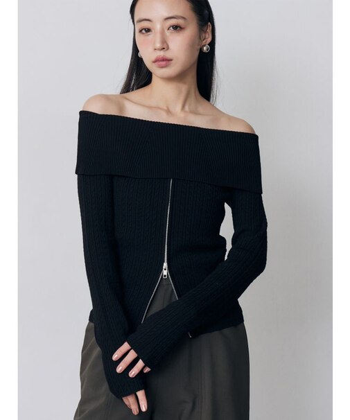 オフショルダーケーブルニット