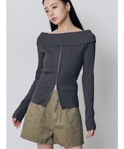 オフショルダーケーブルニット