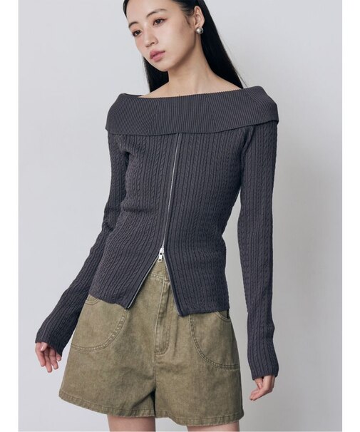 オフショルダーケーブルニット