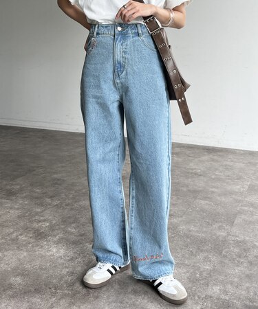 刺繍ストレートデニム