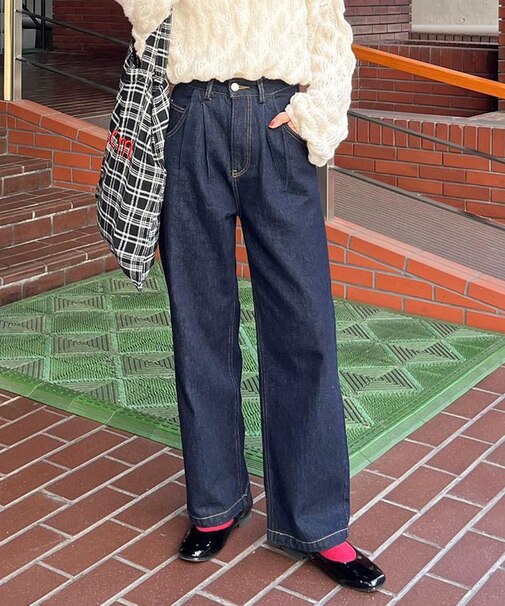 【SNSで大人気!】タックデニムパンツ