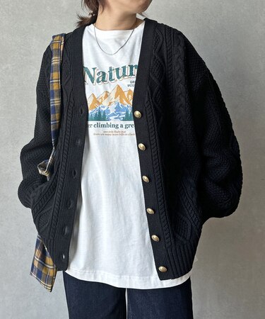 Vネックケーブルニット金ボタンカーディガン