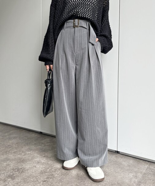 ピンストライプベルト付きタックパンツ