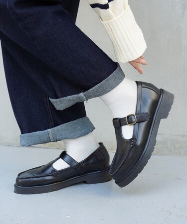 Tストラップローファー