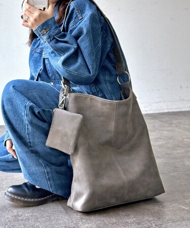スウェードライクショルダーバッグ