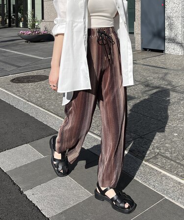 総柄プリーツイージーパンツ