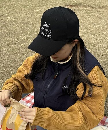 小顔見えロゴキャップ