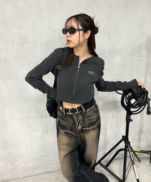 【WHO'S WHO gallery】【SLOPPY】ロゴジップトップス