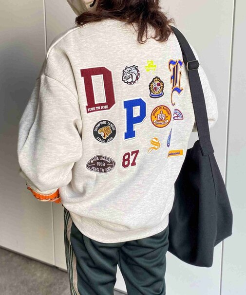 【ユニセックス】裏起毛バックワッペン刺繍スウェット