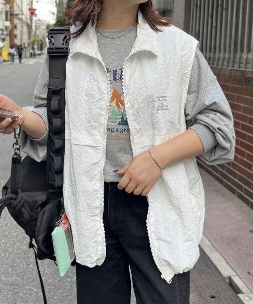 ナイロン1ポイント刺繍スタンドベスト