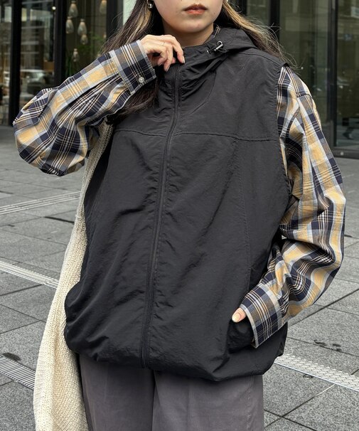 ナイロンフードベスト