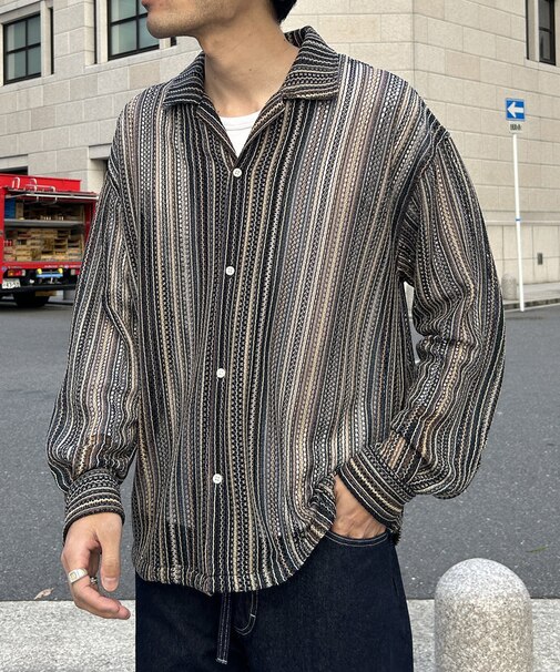 幾何柄レースシャツ