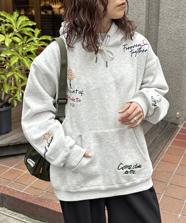 裏起毛落書き刺繍パーカー