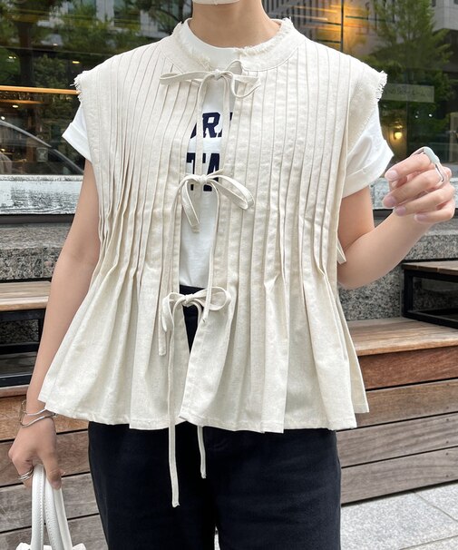 前リボンリネンタッチプリーツジレ