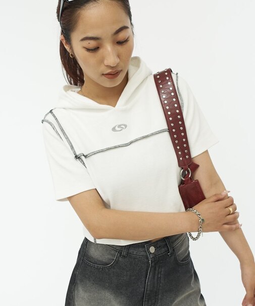 【WHO'S WHO gallery】フューチャーロゴ リンキングフードトップス