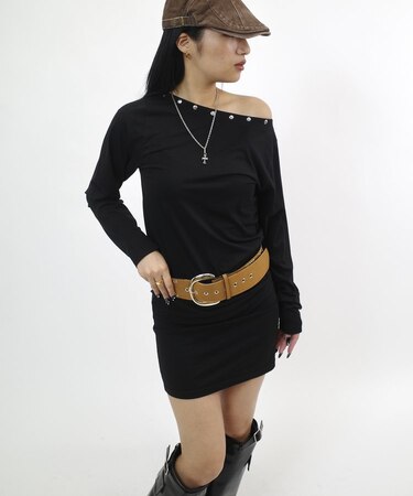 【WHO'S WHO gallery】オフショルスタッズミニワンピ