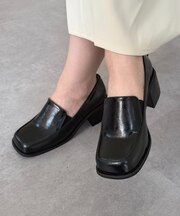 ヒールローファー