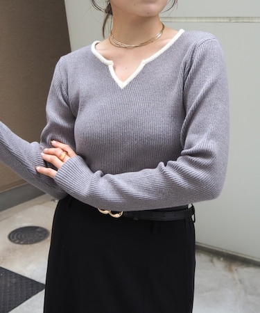 バイカラーキーネックリブニット