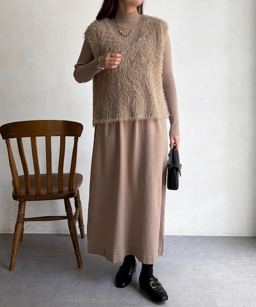 シャギーベスト×ニットワンピース