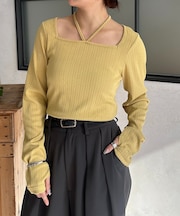 チャーム付きホルターネックリブプルオーバー