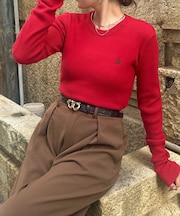袖シャーリングロゴ刺繍リブニット