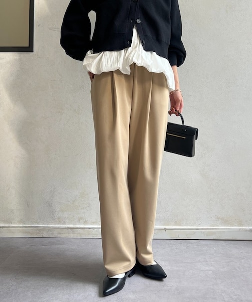 カットタックテーパードパンツ