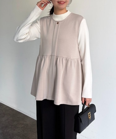 ペプラムベスト×ニットプルオーバー