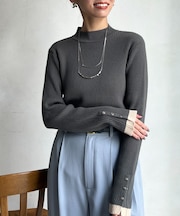 袖口ボタンハイネックプルオーバー